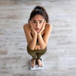 Waga nie spada mimo diety po 30. lub 40. roku życia? Możliwe przyczyny