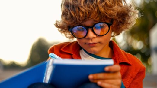 Książki dla 13 latka zamiast smartfona — co wybrać na początek?